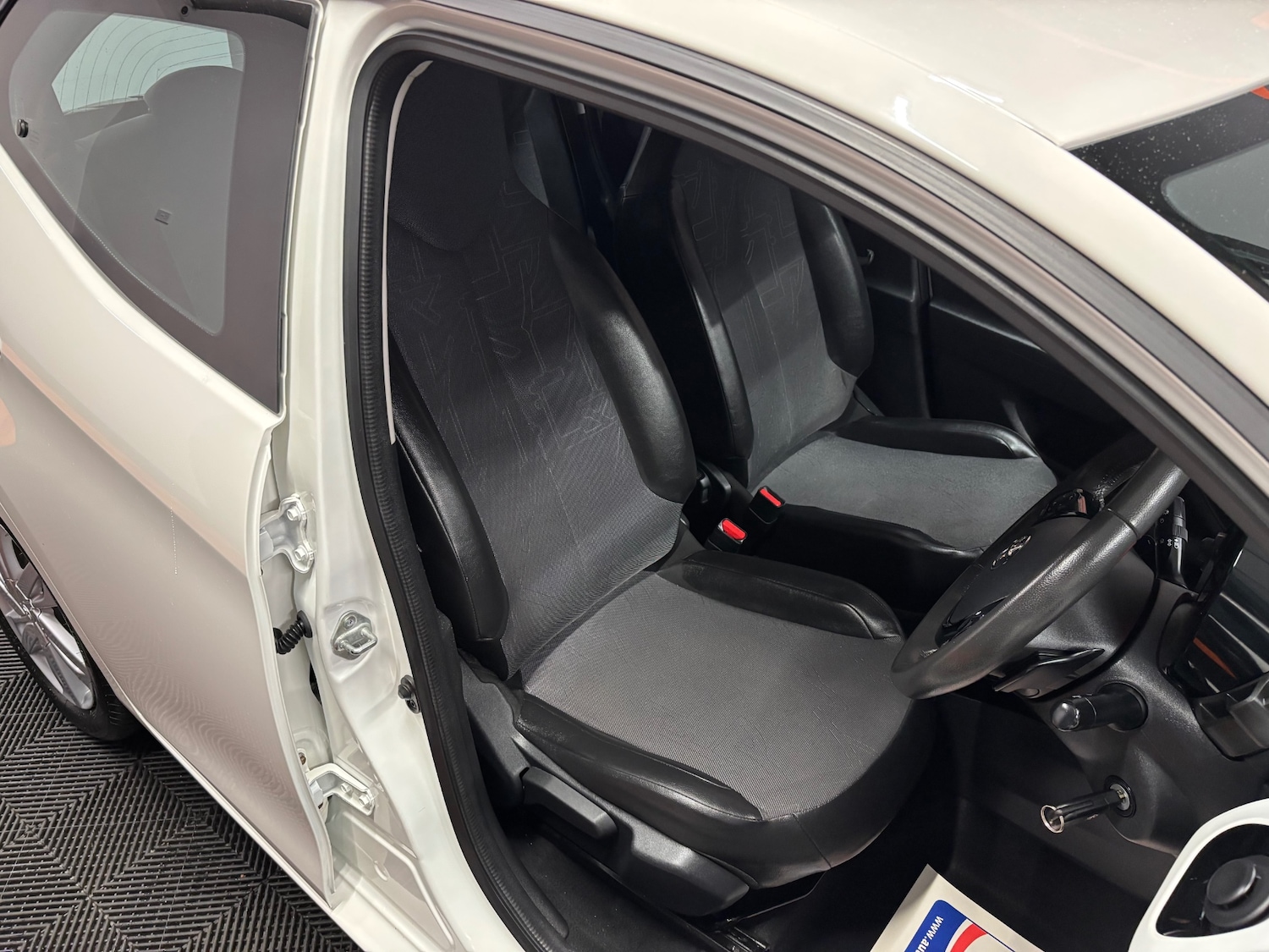 Used Toyota AYGO 2015 for sale - 76000482: Photo 40