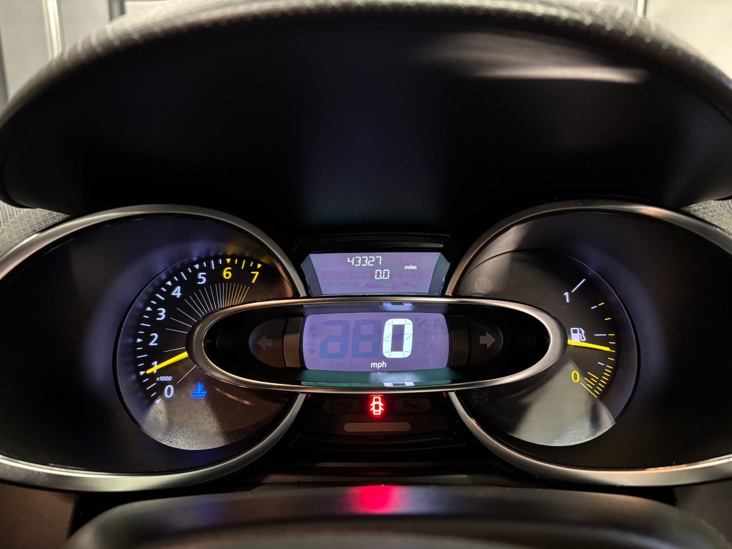 Used Renault Clio 2015 for sale - 77326517: Photo 59