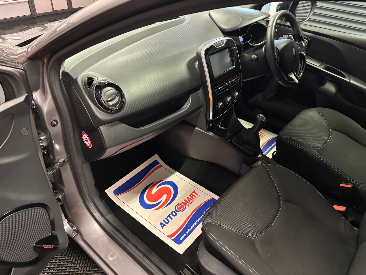 Used Renault Clio 2015 for sale - 77326517: Photo 67