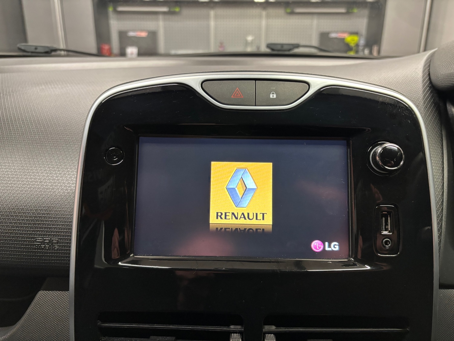 Used Renault Clio 2015 for sale - 77326517: Photo 84