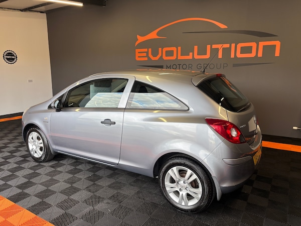 Used Vauxhall Corsa 2010 for sale - 75477085: Photo 2