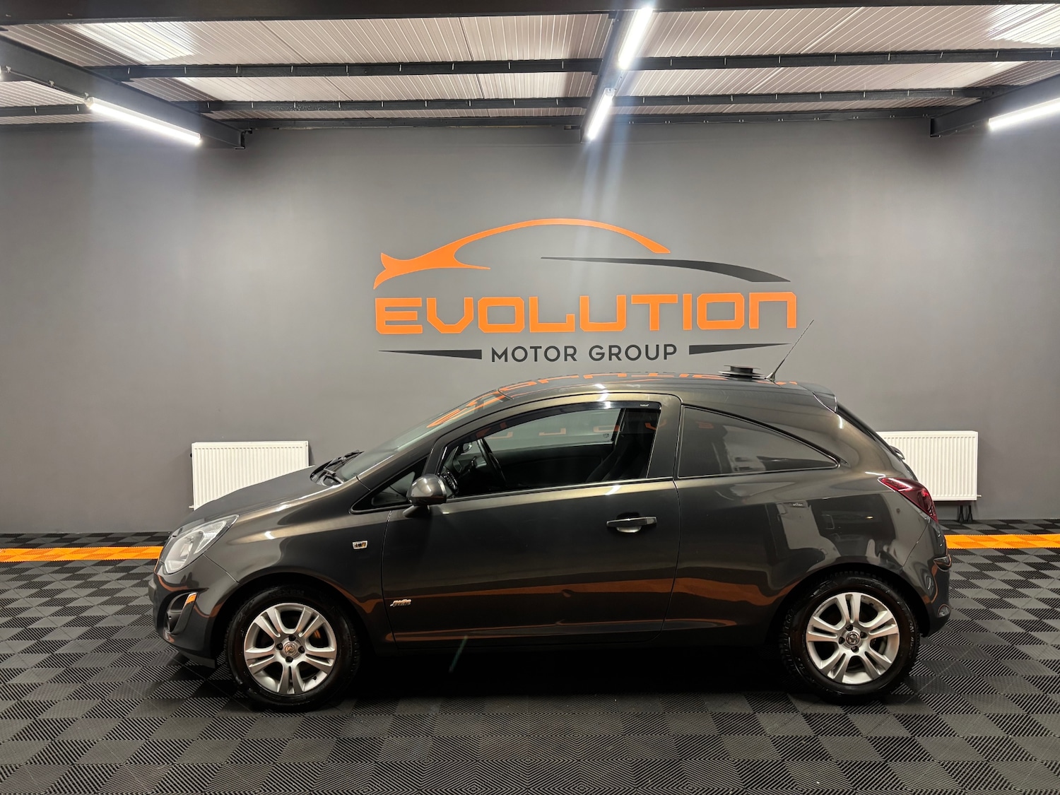 Used Vauxhall Corsa 2015 for sale - 76319038: Photo 2