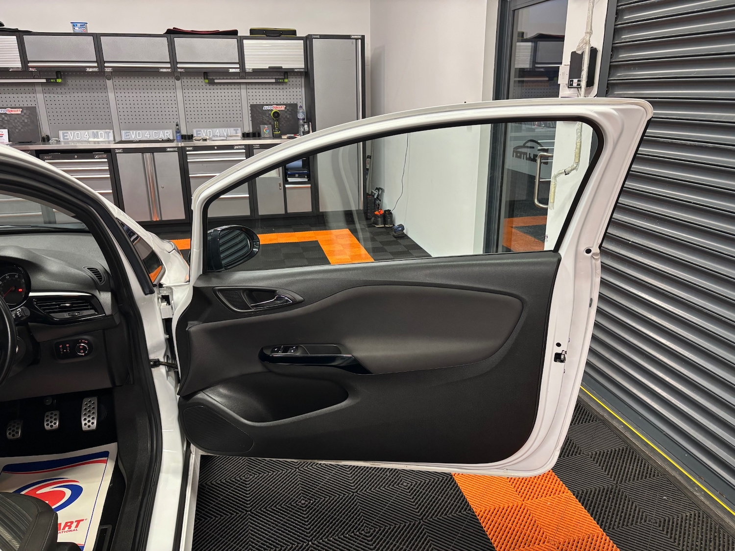 Used Vauxhall Corsa 2016 for sale - 77837349: Photo 44