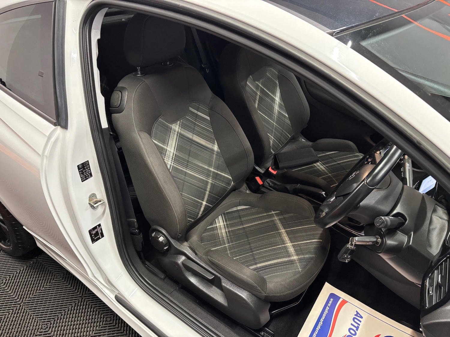 Used Vauxhall Corsa 2016 for sale - 77837349: Photo 64