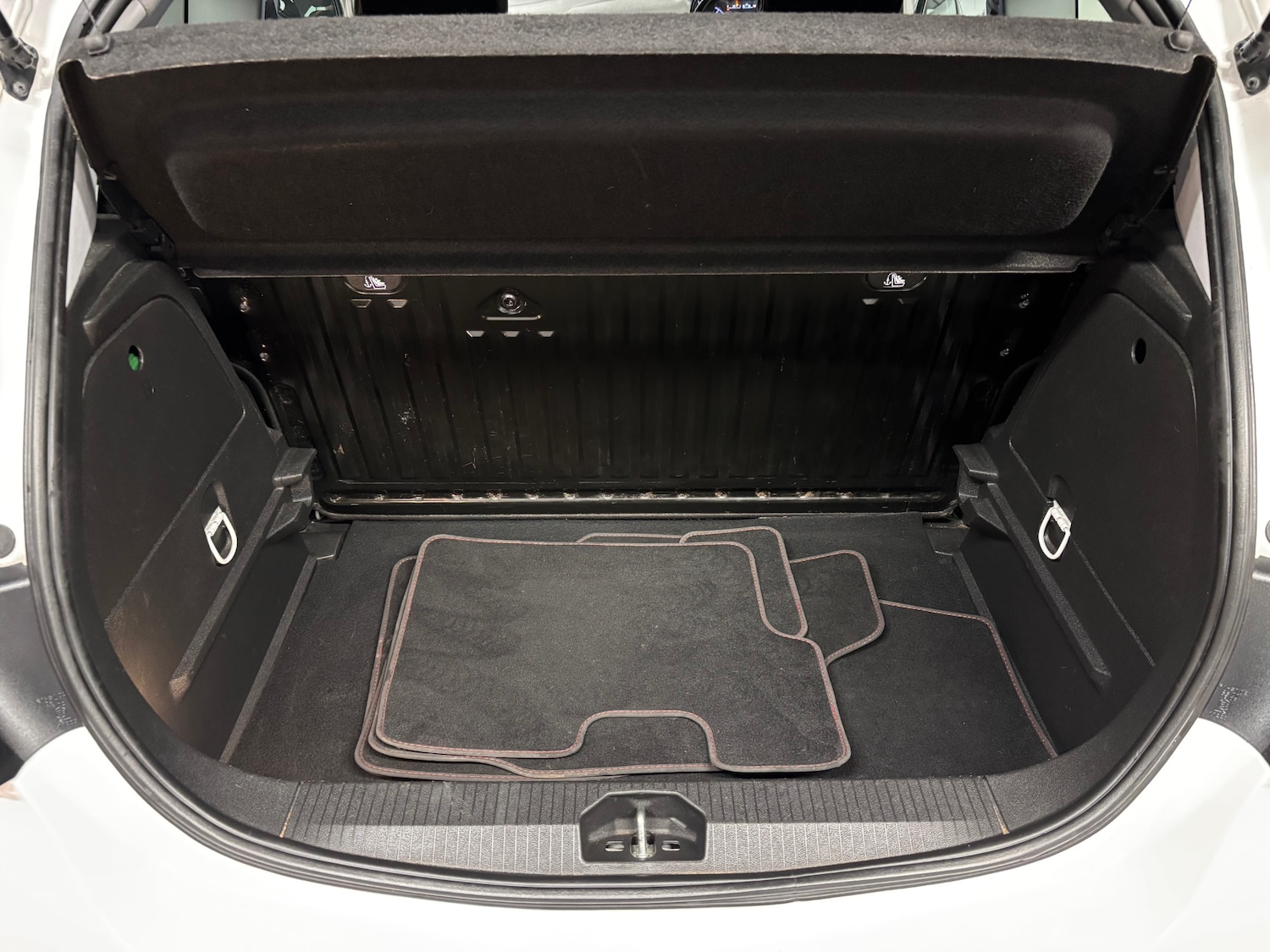 Used Vauxhall Corsa 2016 for sale - 77837349: Photo 69