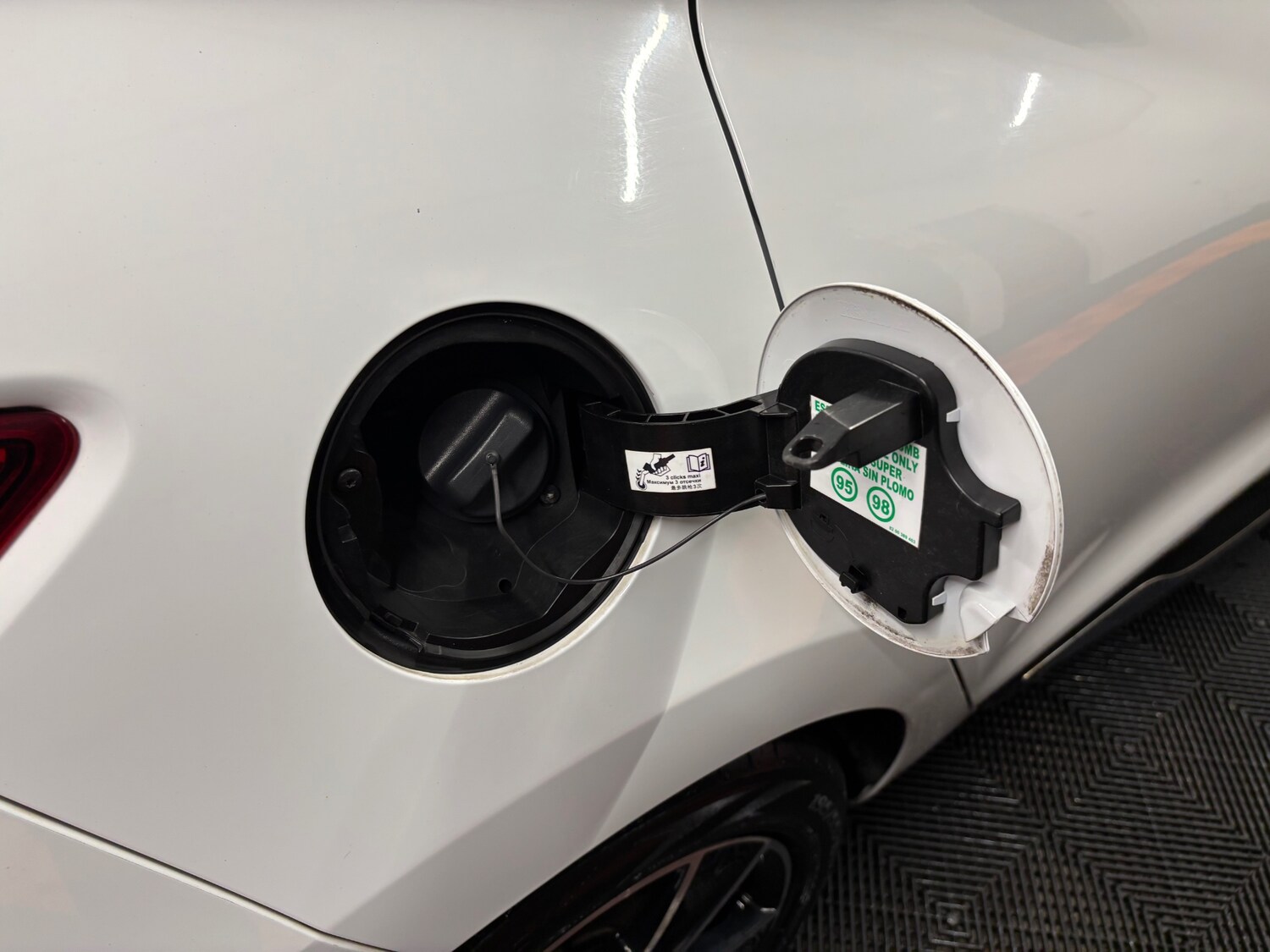 Used Renault Clio 2013 for sale - 77482650: Photo 32