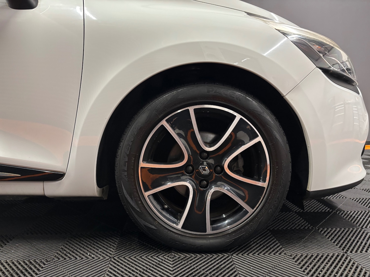 Used Renault Clio 2013 for sale - 77482650: Photo 36