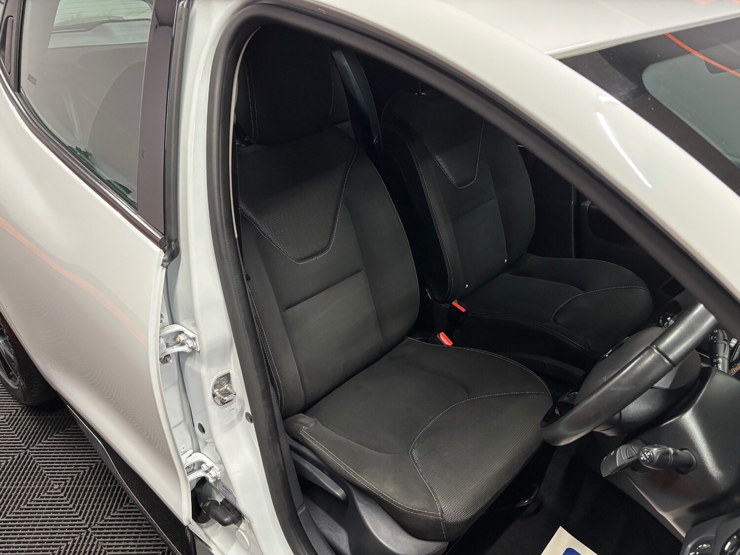 Used Renault Clio 2013 for sale - 77482650: Photo 49