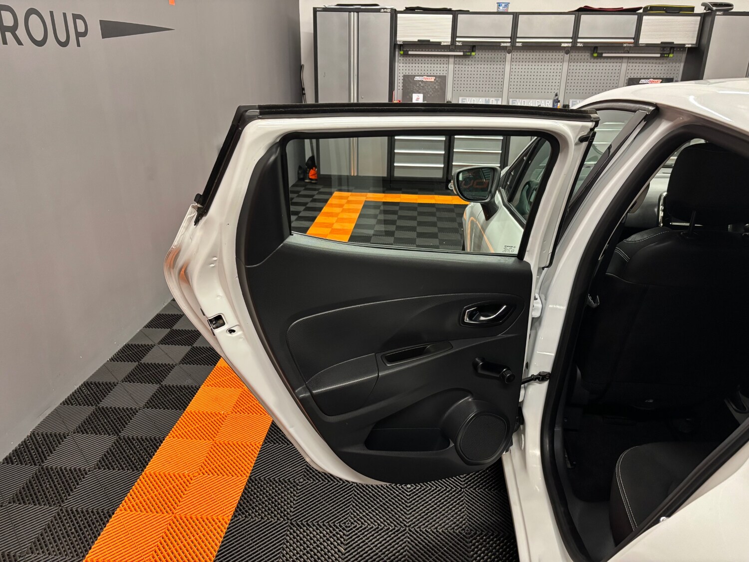 Used Renault Clio 2013 for sale - 77482650: Photo 64