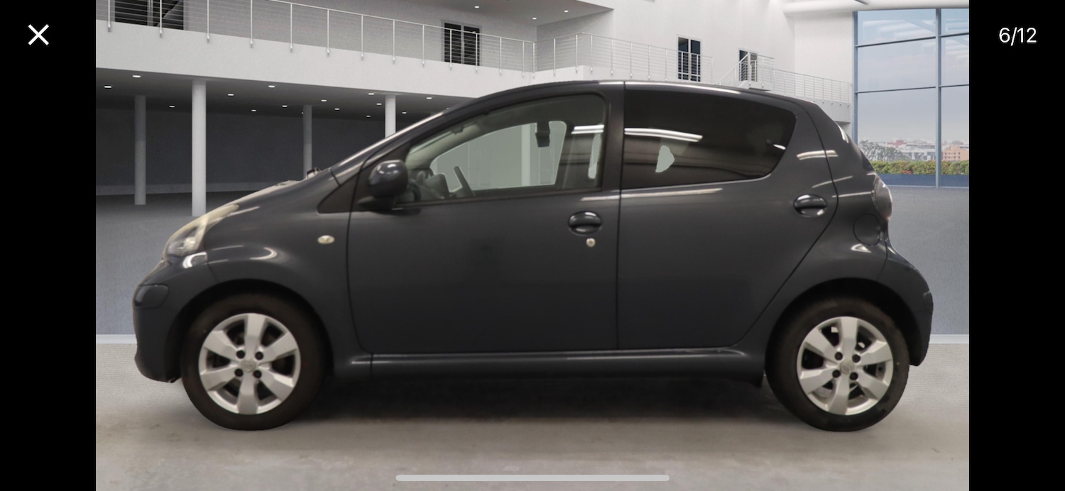 Used Toyota AYGO 2011 for sale - 76120433: Photo 2