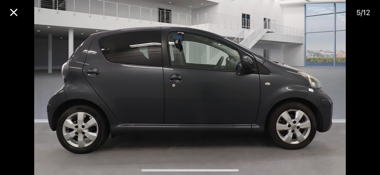 Used Toyota AYGO 2011 for sale - 76120433: Photo 5