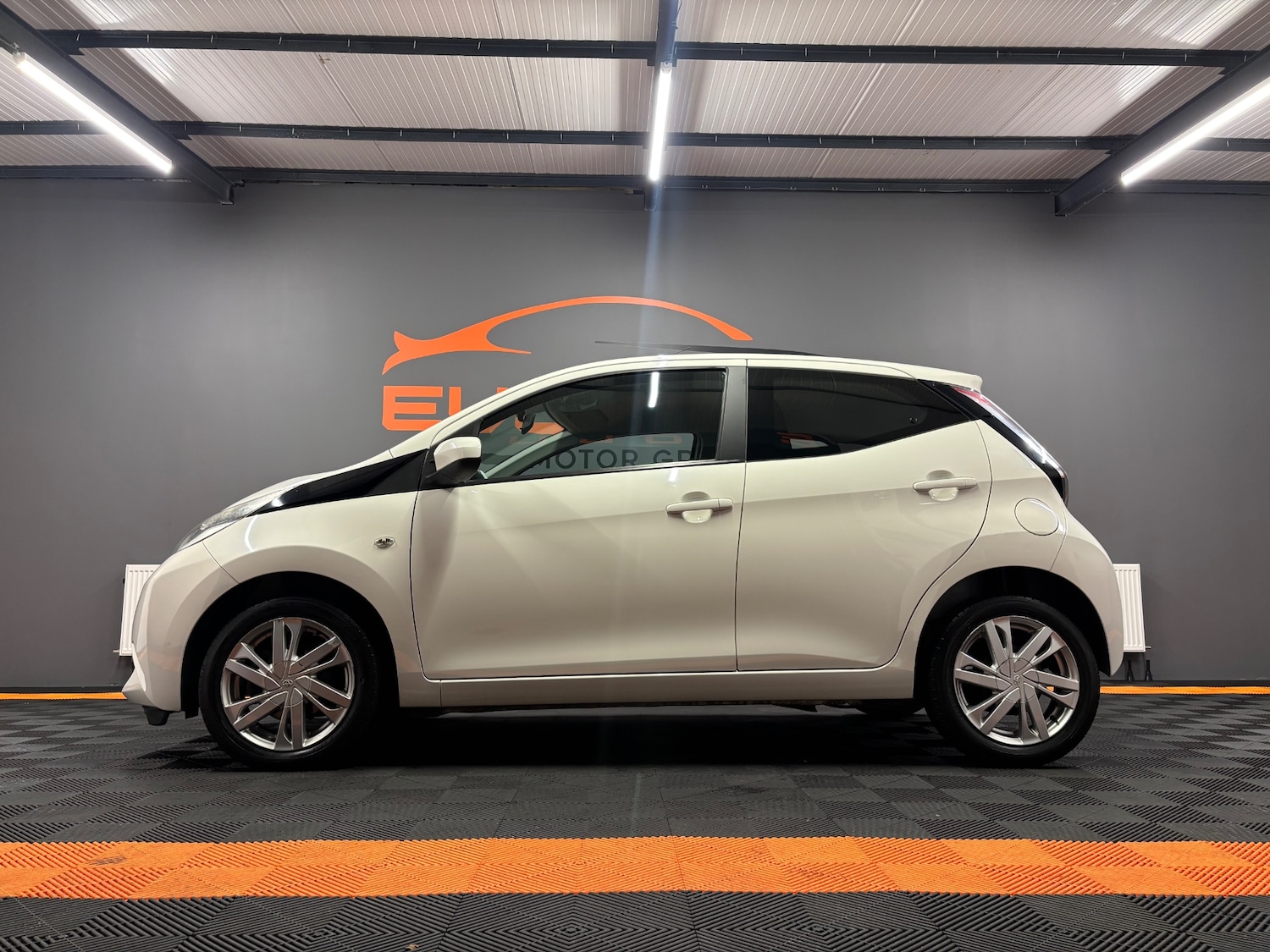 Used Toyota AYGO 2014 for sale - 76198775: Photo 2
