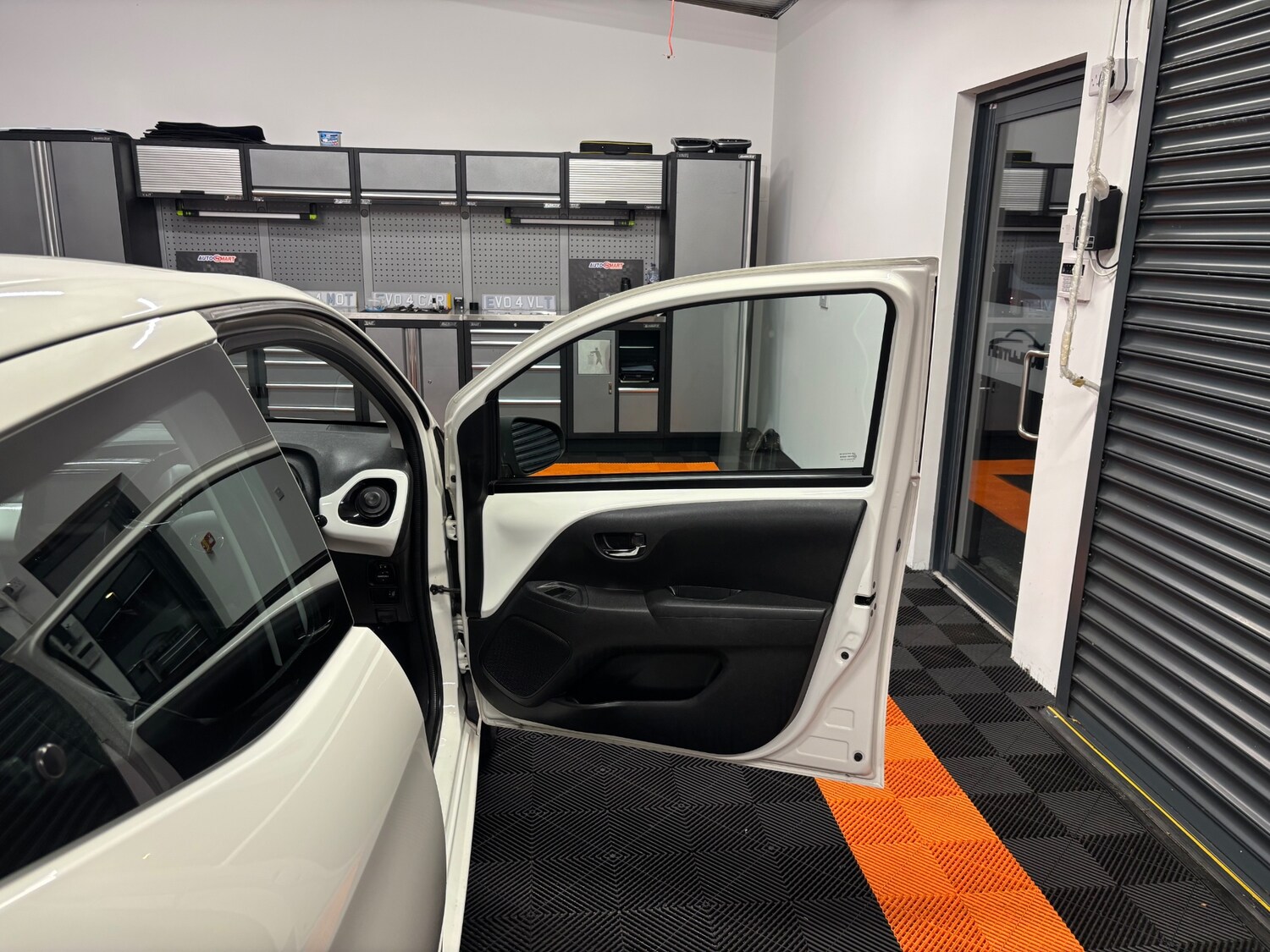 Used Toyota AYGO 2014 for sale - 76198775: Photo 38