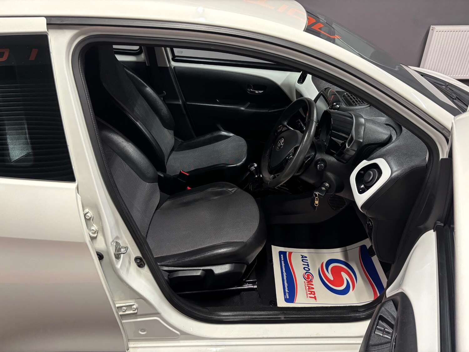 Used Toyota AYGO 2014 for sale - 76198775: Photo 40