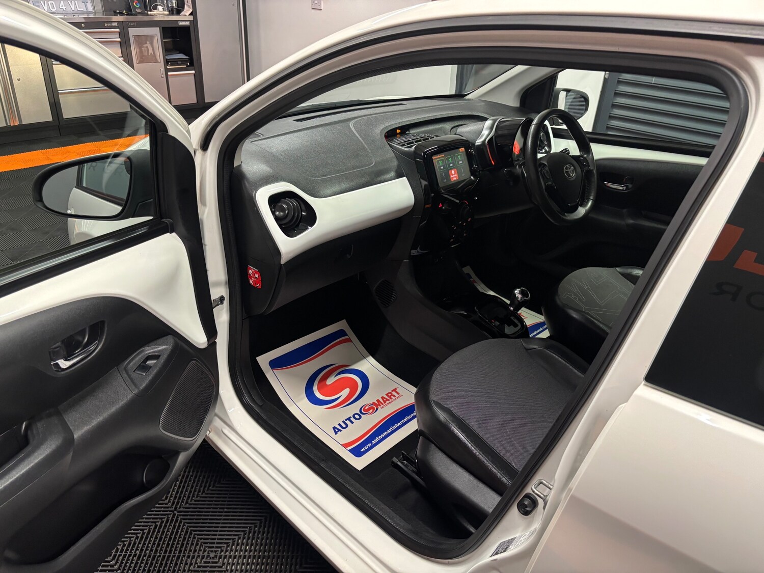 Used Toyota AYGO 2014 for sale - 76198775: Photo 64