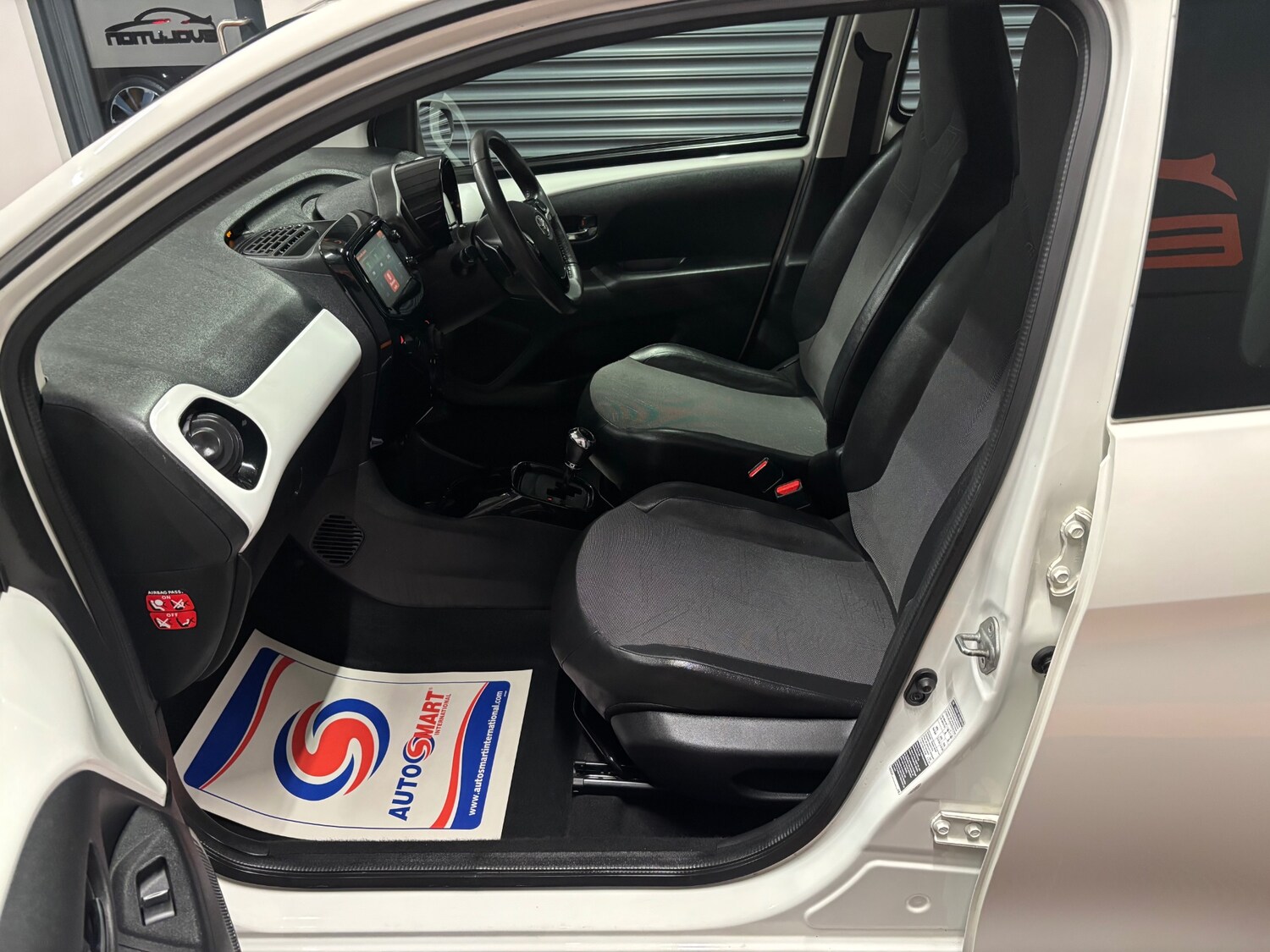 Used Toyota AYGO 2014 for sale - 76198775: Photo 65