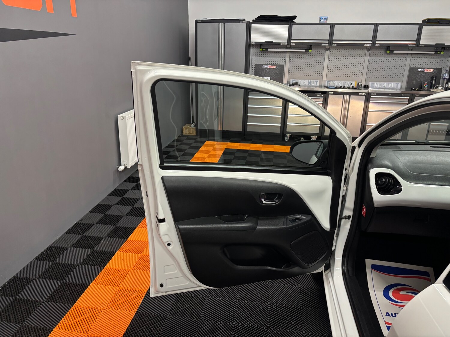 Used Toyota AYGO 2014 for sale - 76198775: Photo 67