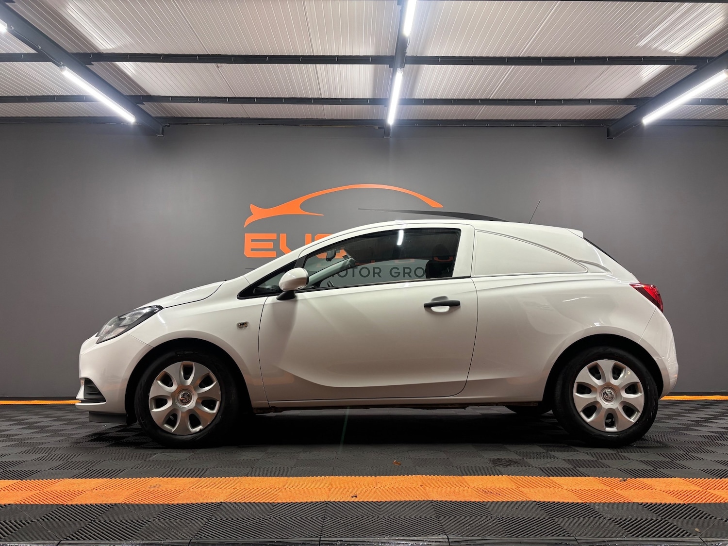 Used Vauxhall Corsa 2017 for sale - 76948568: Photo 2