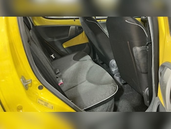Used Peugeot 107 2010 for sale - 79542338: Photo