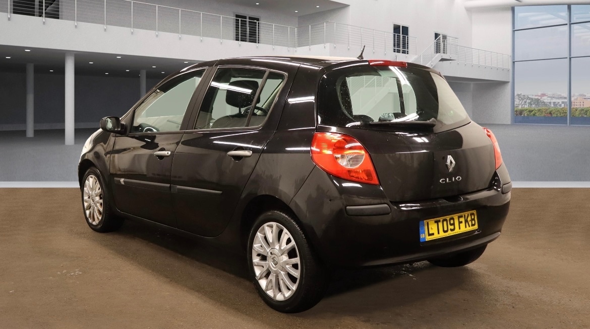 Used Renault Clio 2009 for sale - 76866601: Photo 2