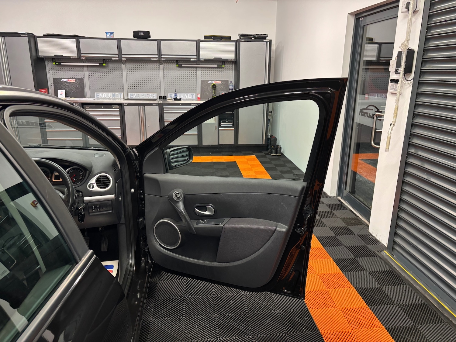 Used Renault Clio 2009 for sale - 76866601: Photo 35