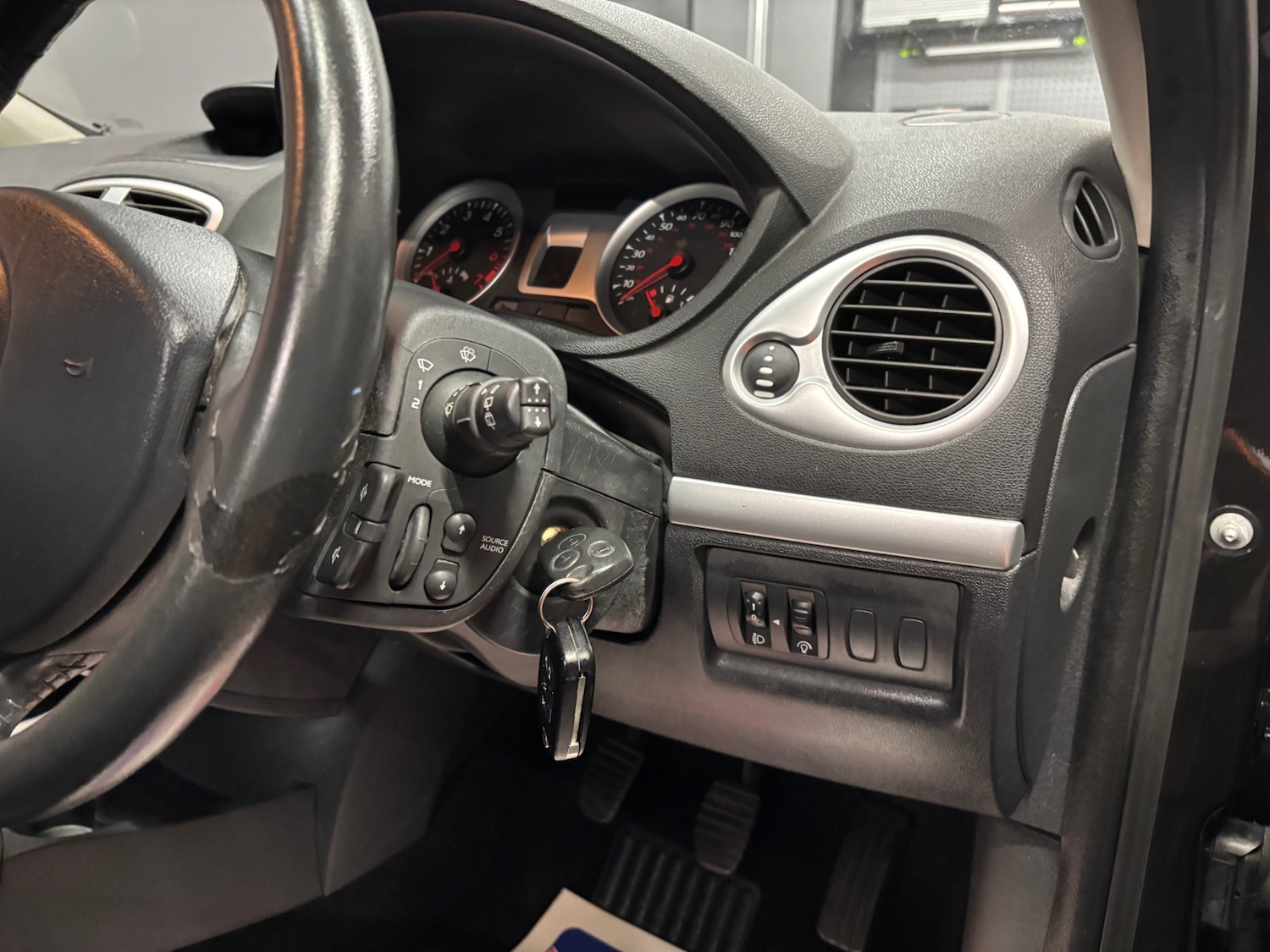 Used Renault Clio 2009 for sale - 76866601: Photo 39