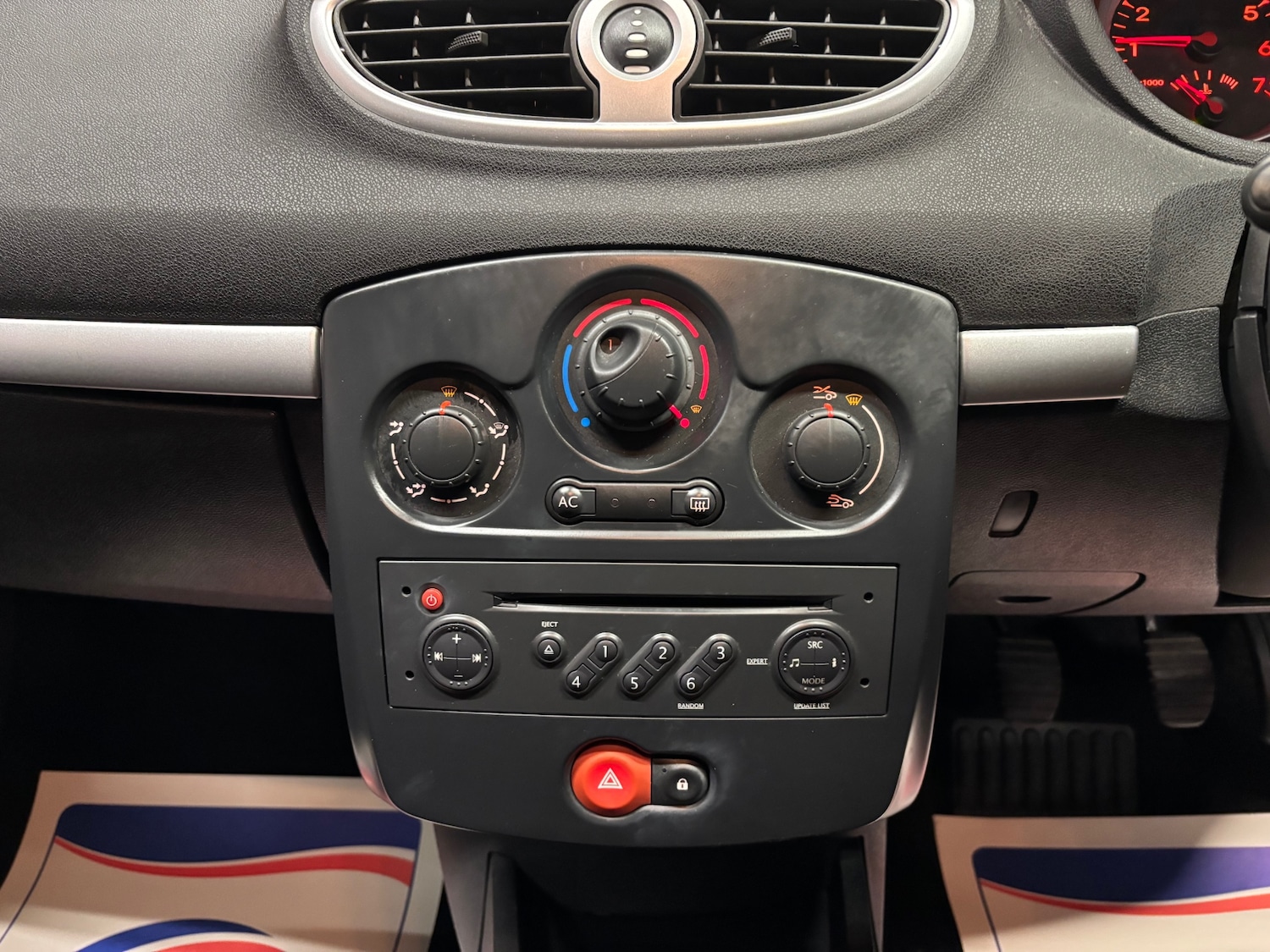 Used Renault Clio 2009 for sale - 76866601: Photo 42