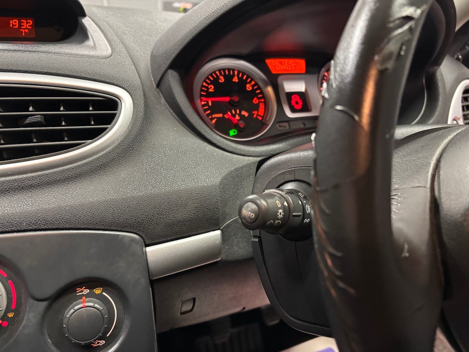 Used Renault Clio 2009 for sale - 76866601: Photo 43