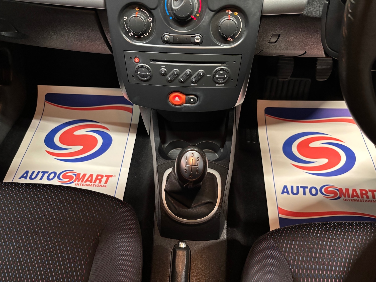 Used Renault Clio 2009 for sale - 76866601: Photo 44