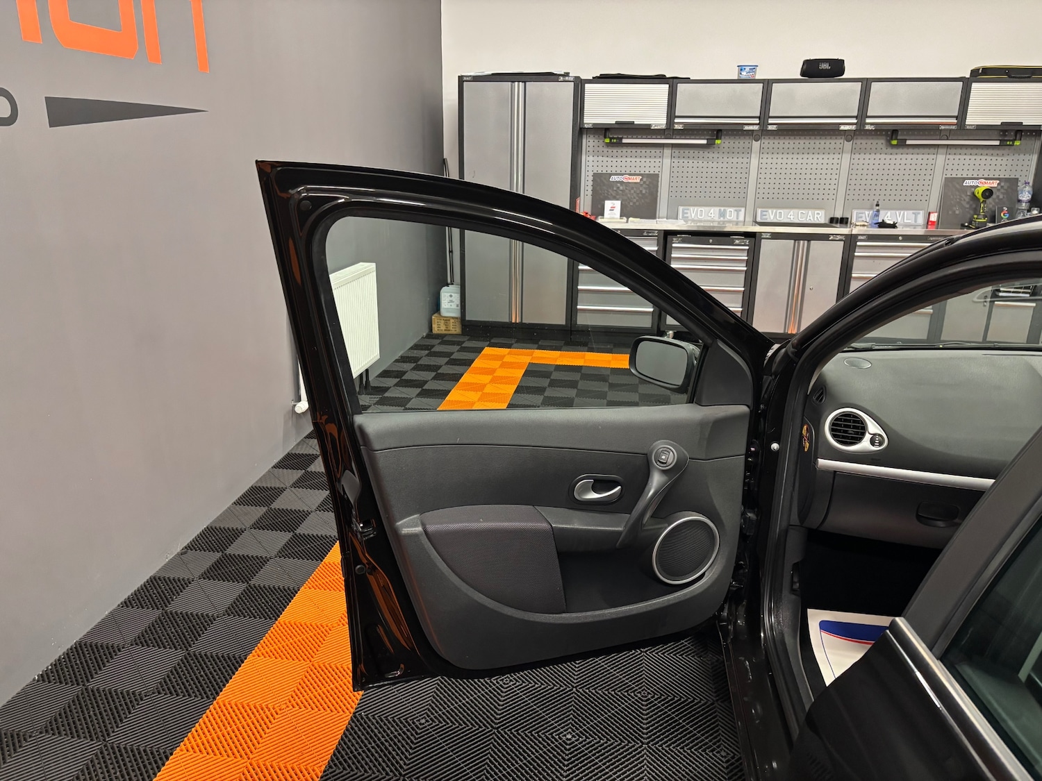 Used Renault Clio 2009 for sale - 76866601: Photo 57