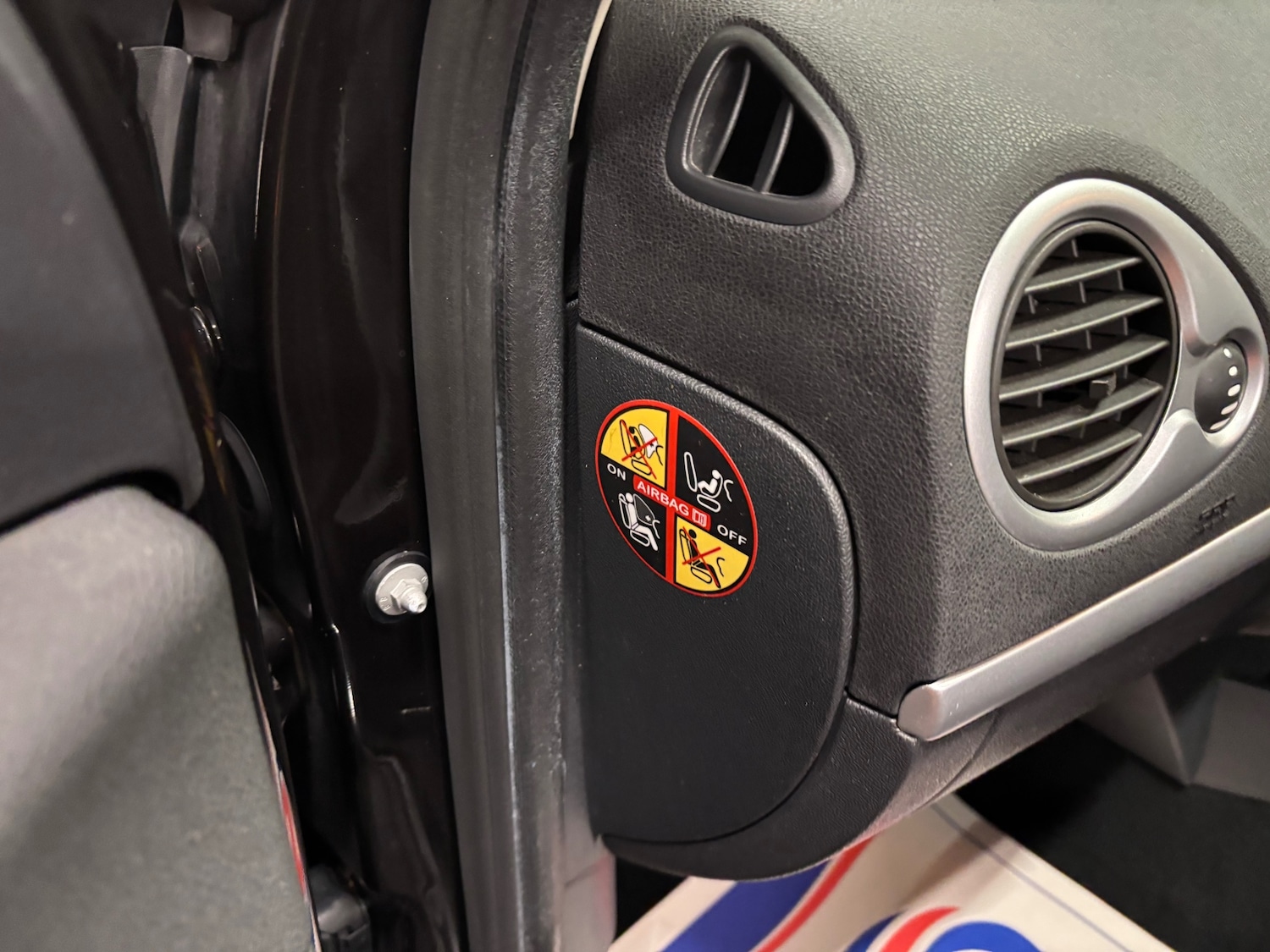 Used Renault Clio 2009 for sale - 76866601: Photo 60