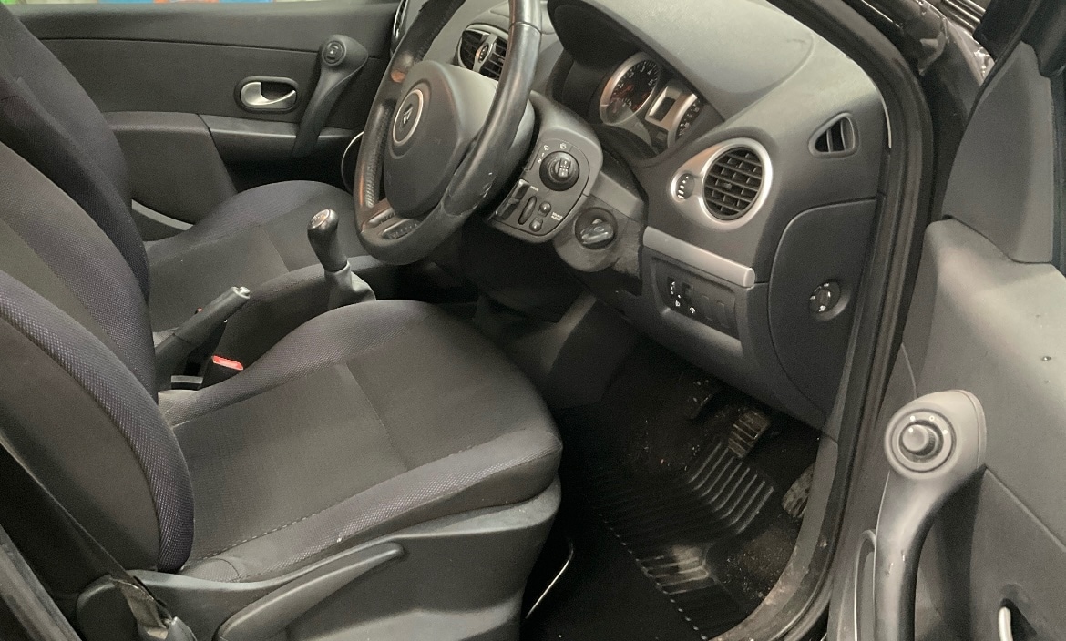 Used Renault Clio 2009 for sale - 76866601: Photo 8