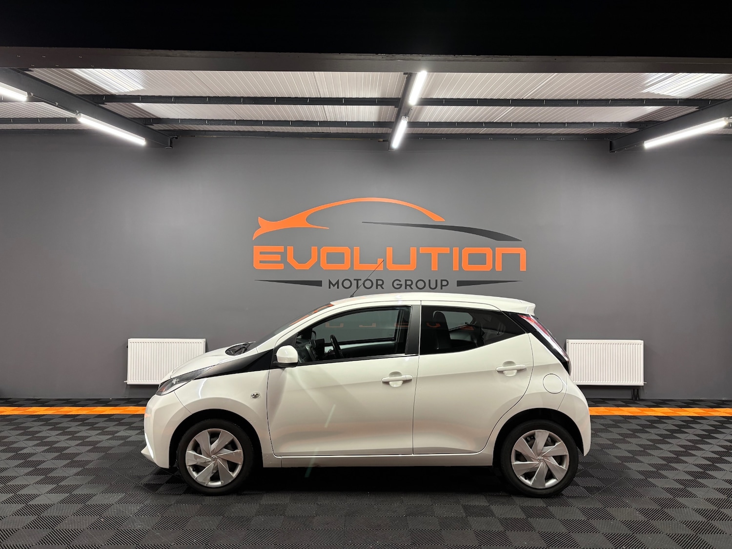Used Toyota AYGO 2015 for sale - 77482642: Photo 2