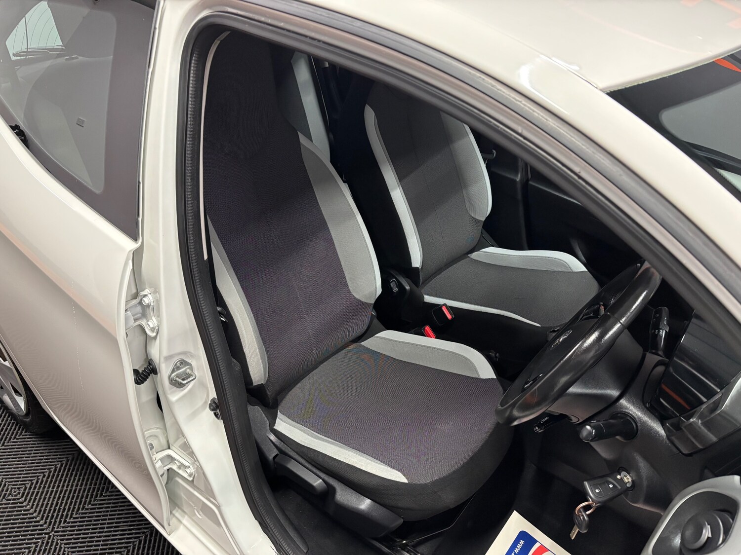 Used Toyota AYGO 2015 for sale - 77482642: Photo 40