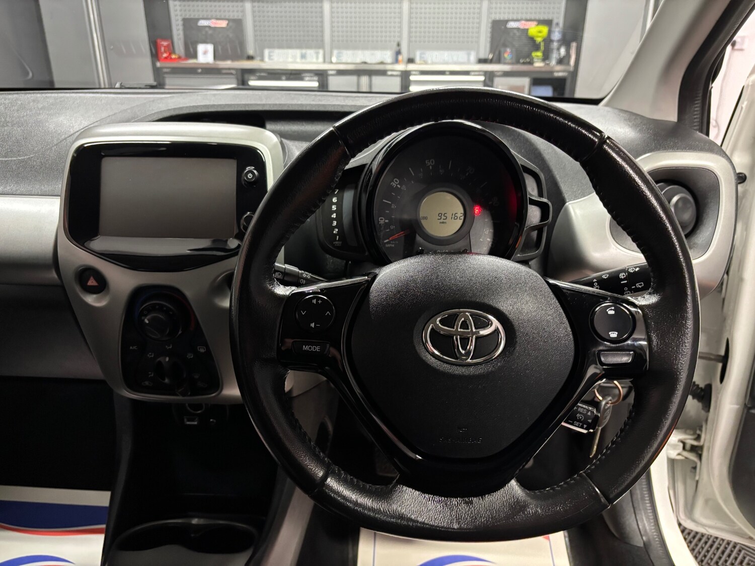 Used Toyota AYGO 2015 for sale - 77482642: Photo 44