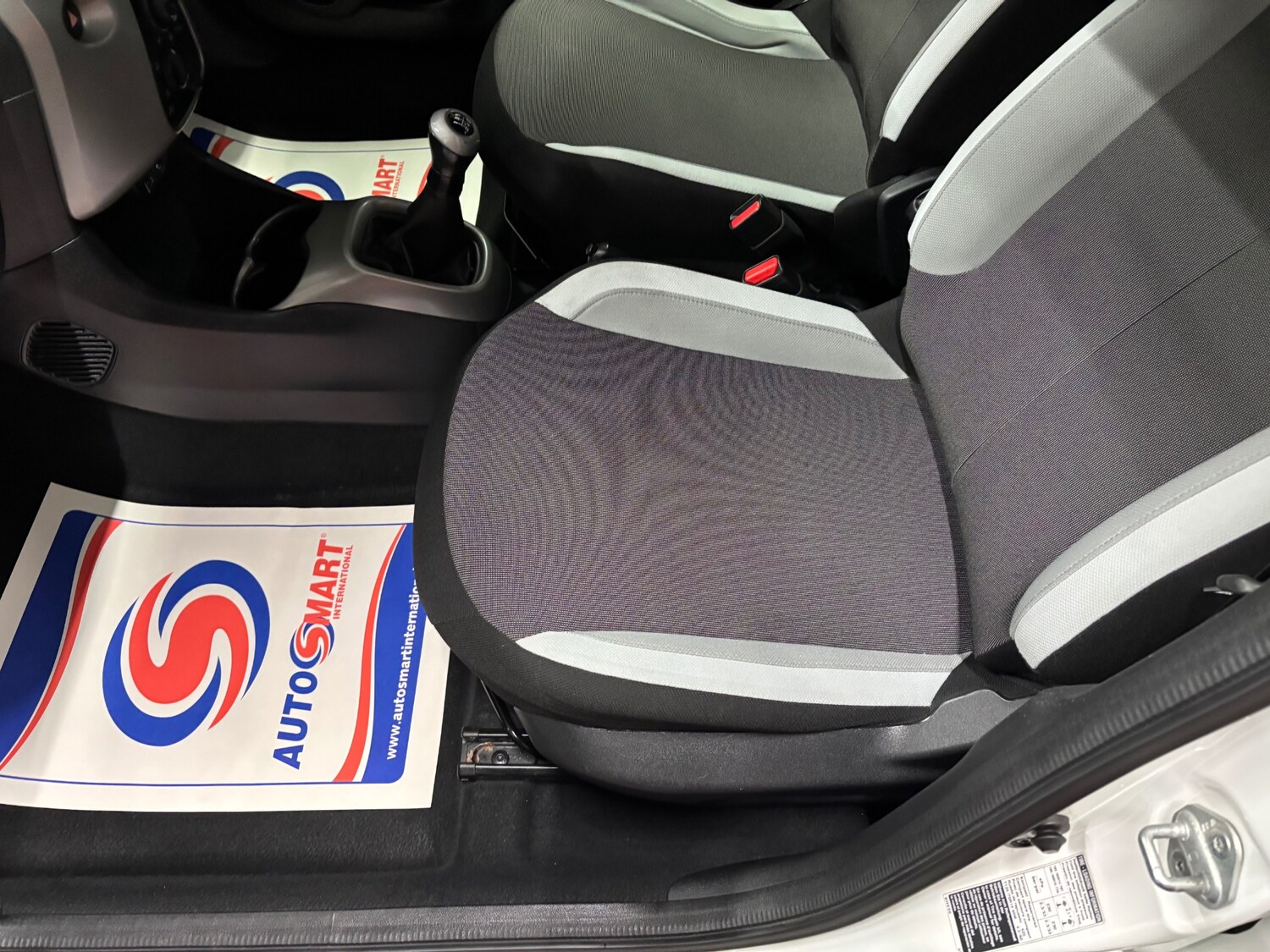 Used Toyota AYGO 2015 for sale - 77482642: Photo 60