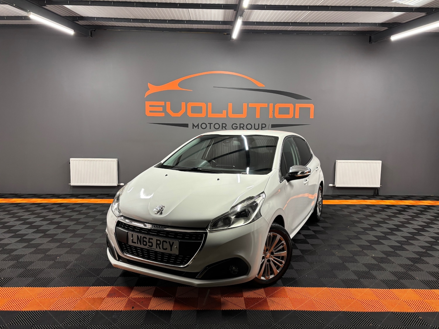 Used Peugeot 208 2015 for sale - 76381369: Photo 1