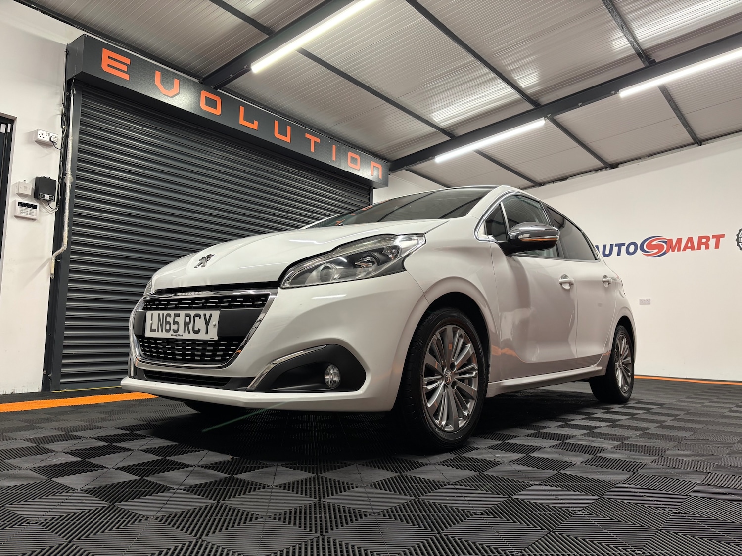 Used Peugeot 208 2015 for sale - 76381369: Photo 15