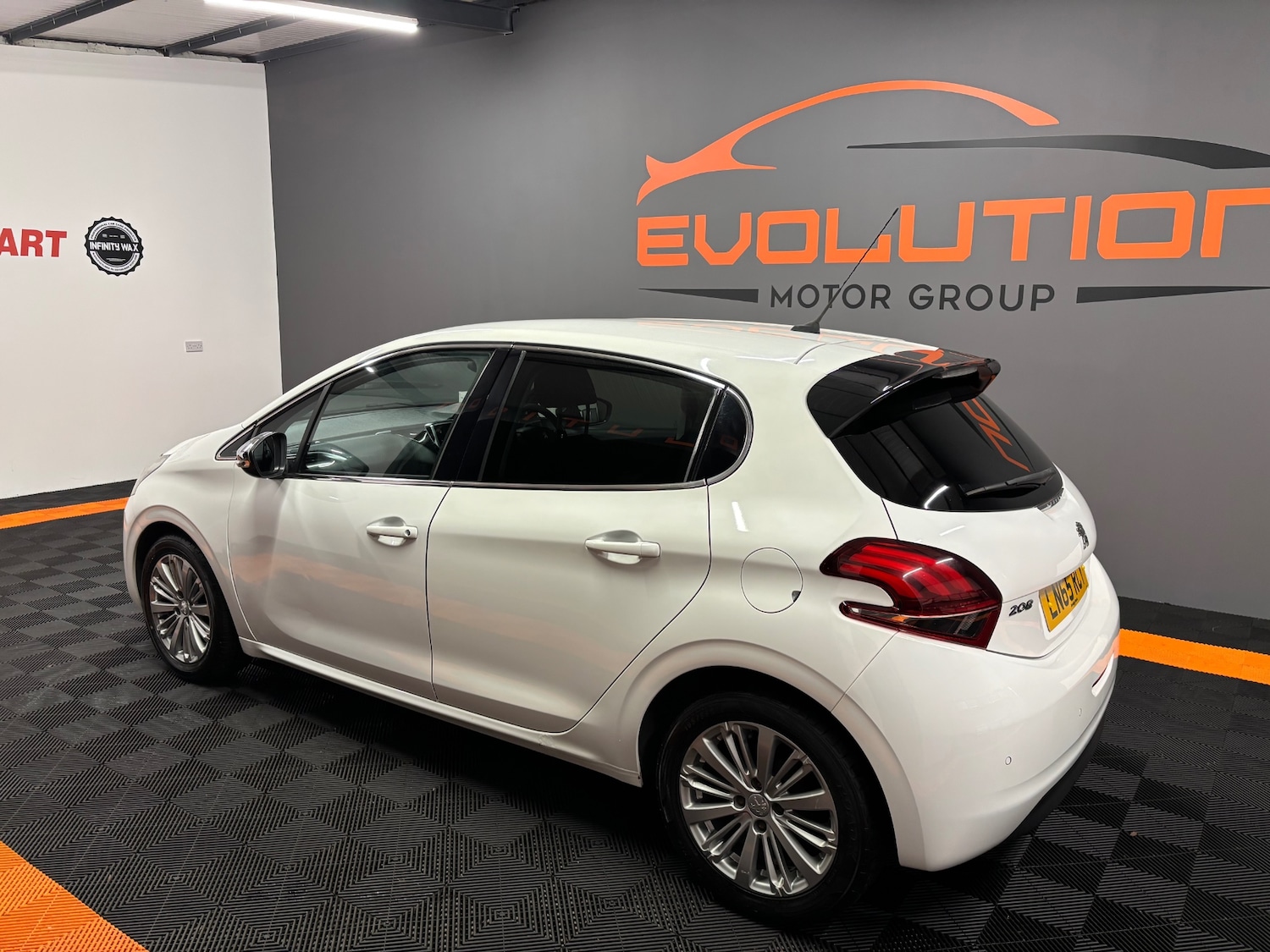 Used Peugeot 208 2015 for sale - 76381369: Photo 3