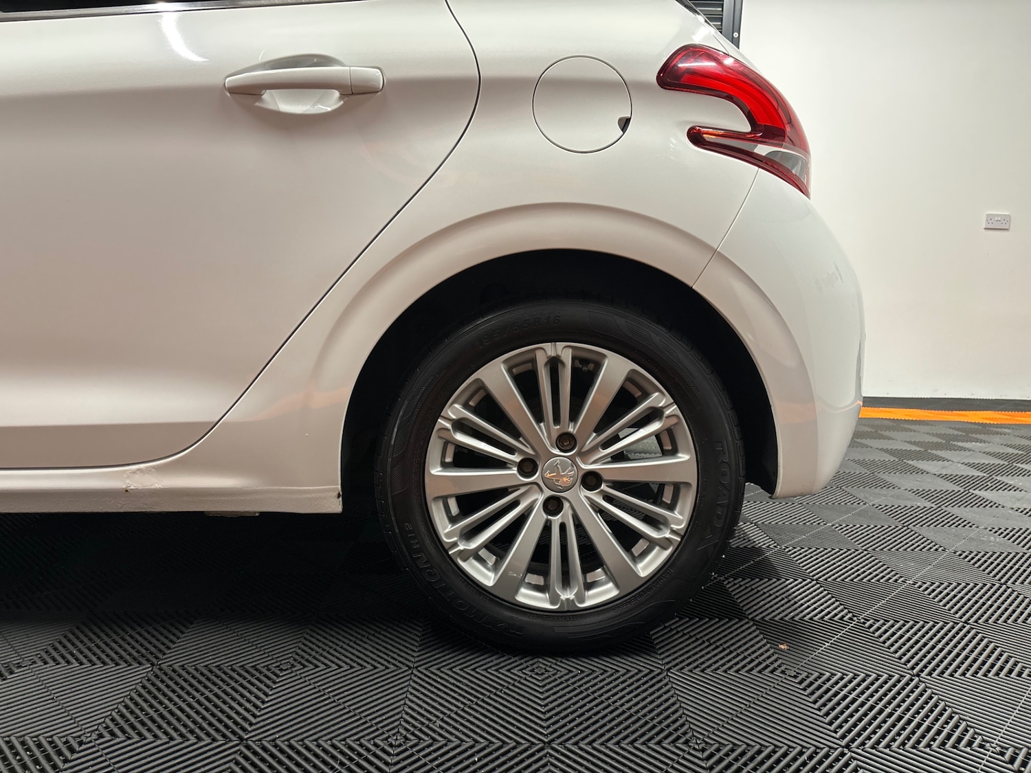 Used Peugeot 208 2015 for sale - 76381369: Photo 32