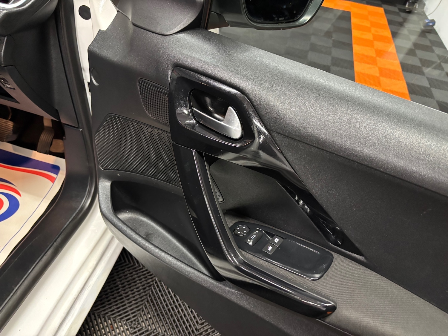 Used Peugeot 208 2015 for sale - 76381369: Photo 34