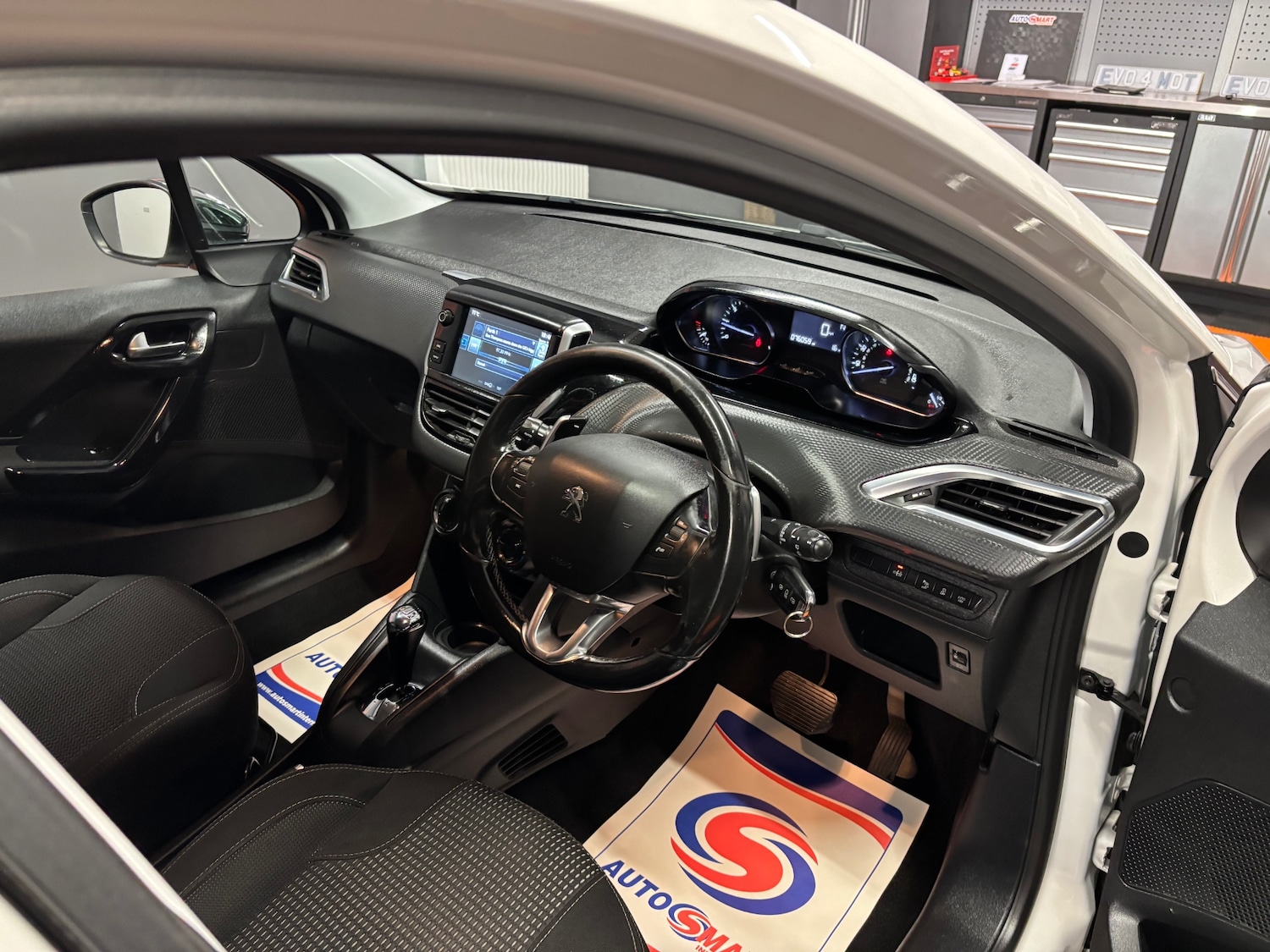 Used Peugeot 208 2015 for sale - 76381369: Photo 35