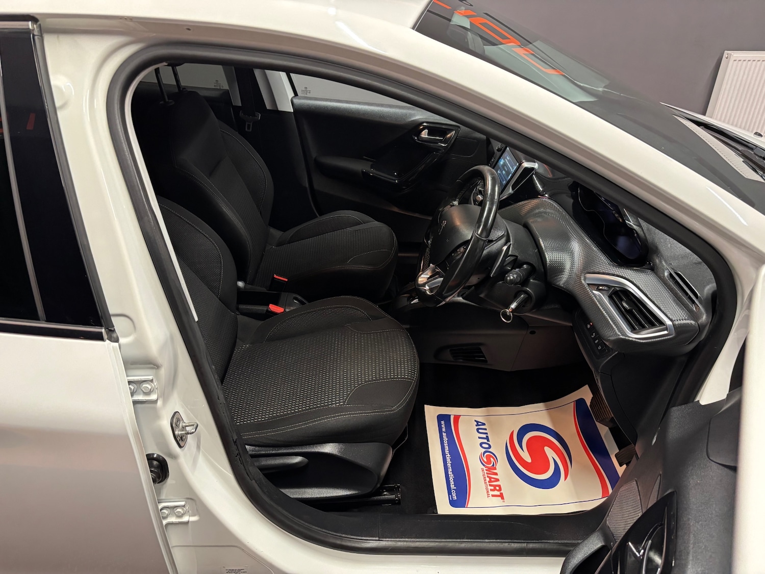 Used Peugeot 208 2015 for sale - 76381369: Photo 36