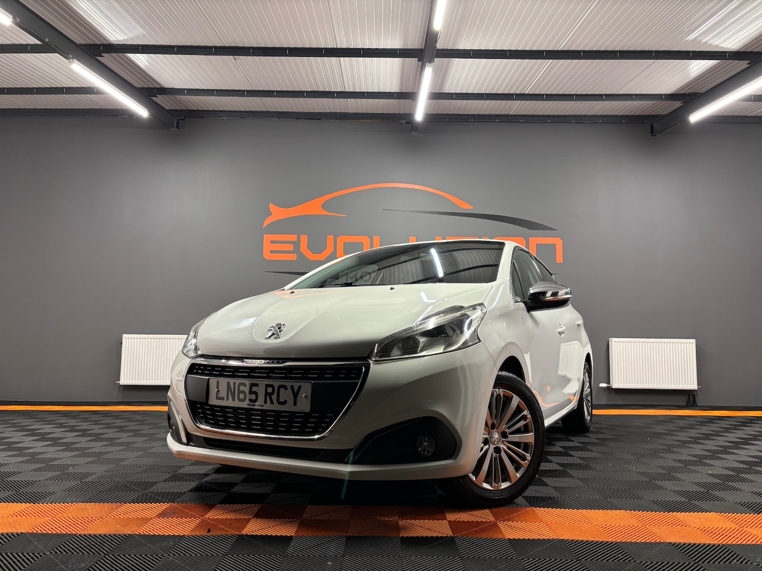 Used Peugeot 208 2015 for sale - 76381369: Photo 4