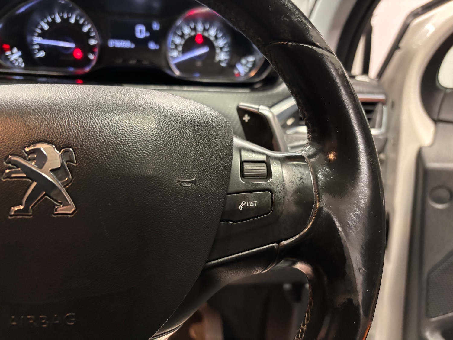 Used Peugeot 208 2015 for sale - 76381369: Photo 45