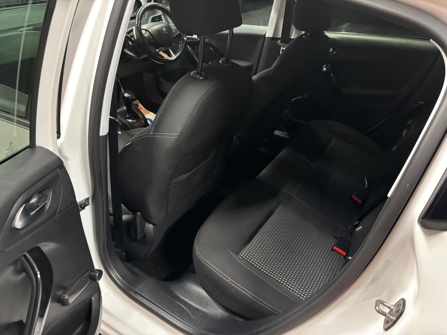 Used Peugeot 208 2015 for sale - 76381369: Photo 60