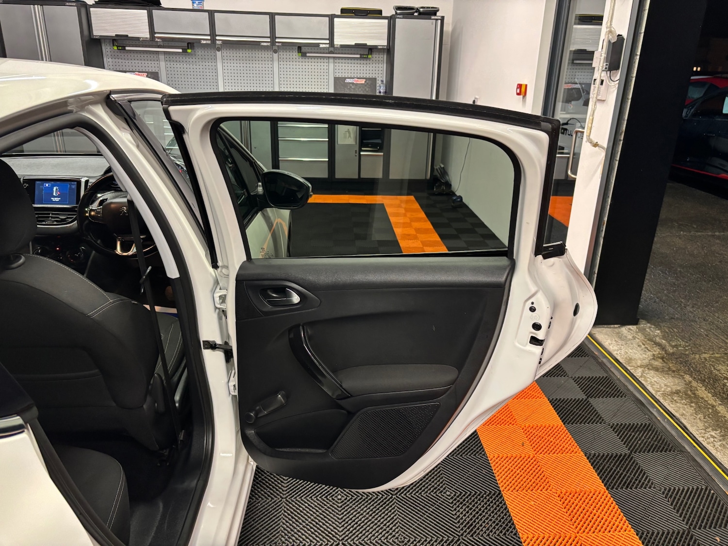 Used Peugeot 208 2015 for sale - 76381369: Photo 62