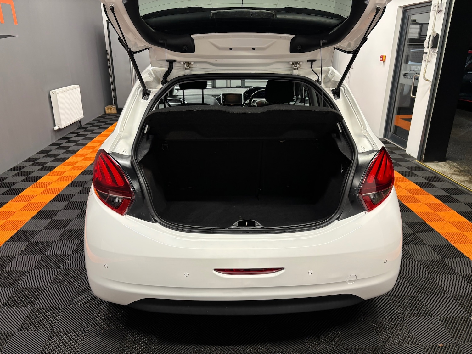 Used Peugeot 208 2015 for sale - 76381369: Photo 64