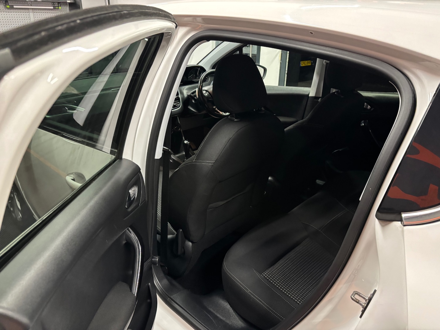 Used Peugeot 208 2015 for sale - 76381369: Photo 67