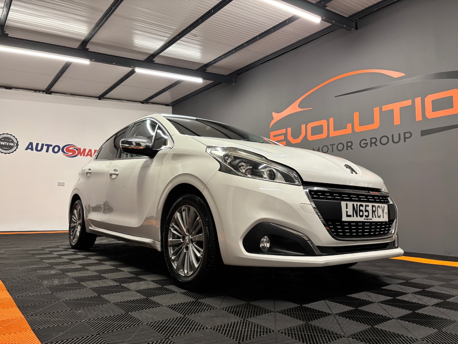 Used Peugeot 208 2015 for sale - 76381369: Photo 8